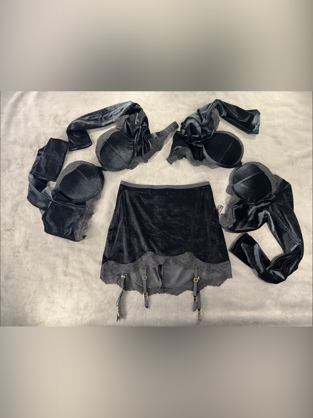 Victoria's Secret Black Velvet Lace Push-Up Bra & Garter Skirt Set MEDIUM 2 TOPS